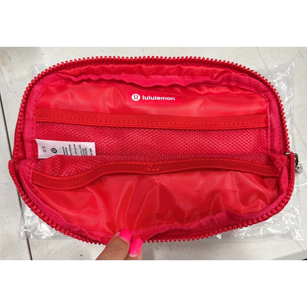 Lululemon Everywhere Belt Bag 1L Red NWT - Picture 5 of 7